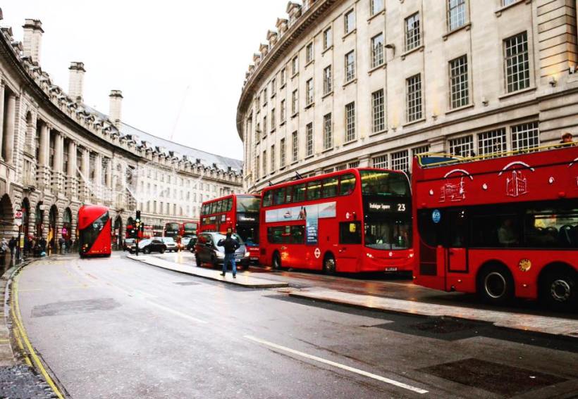 piccadilly-circus-buses